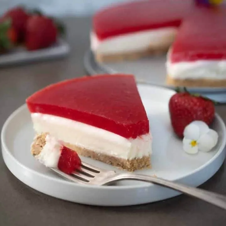 STRAWBERRY CHEESE CAKE